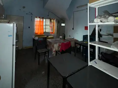 Casa en venta sobre Murguiondo  al 3900, con dos locales y departamento de tres ambientes