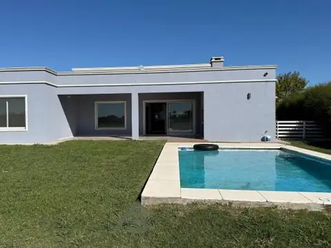 Casa 4 ambientes con 3 baños