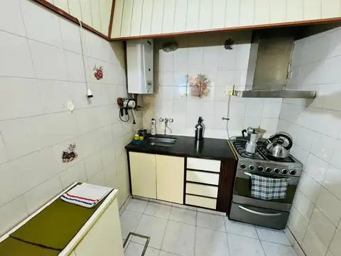 Casa en Garay 2700 de cuatro ambientes con garage y quincho