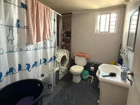 Casa 6 ambientes con 2 baños