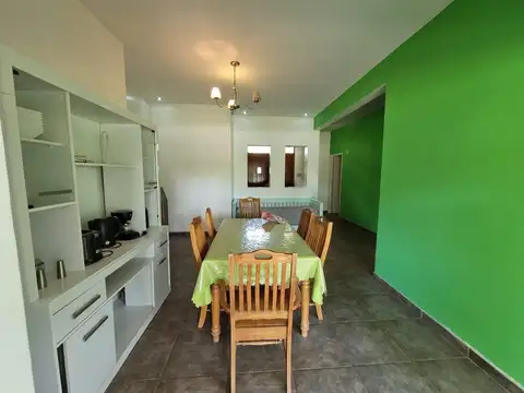 Alquiler Permanente - Casa - Barrio Los Pinos - Exaltación de la Cruz.-