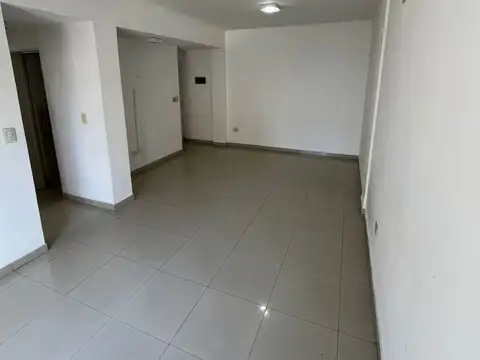 Departamento en Alquiler en Castelar, $ 650.000