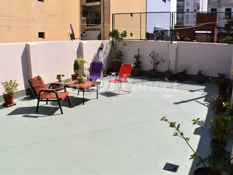 Venta PH de 4 Ambientes con Dependencia de Servicio y Terraza