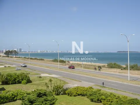 Espectacular departamento en Playa Mansa de 3 dormitorios frente al mar!