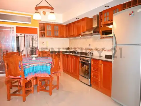 Doctor Ricardo Balbin 2000, Piso 0