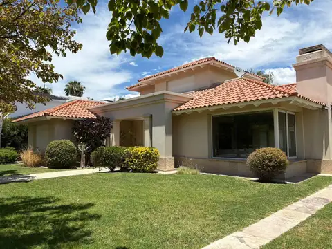 Casa 7 ambientes con 4 baños