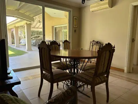 Casa a la venta en Barrio Club de Campo