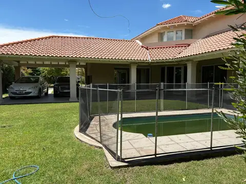 Casa en Venta con 2 cocheras