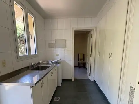 Casa 7 ambientes con 4 baños