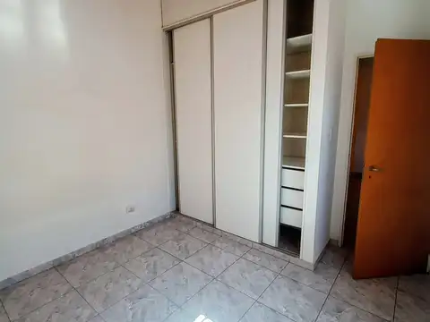 Depto Tipo Casa en Alquiler en Villa Dominico, $ 400.000