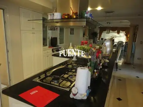 Casa 7 ambientes con 4 baños
