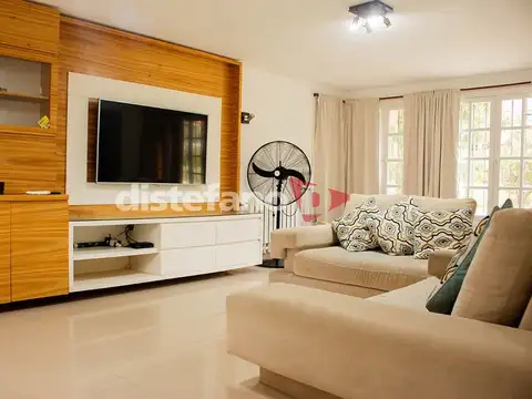 Casa 6 ambientes con 3 baños