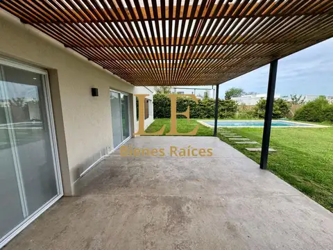 Casa en Venta con 4 cocheras