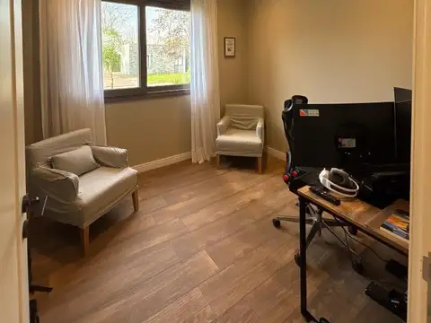 Casa 5 ambientes con 4 baños