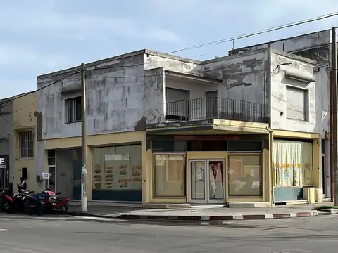 Local Comercial+ Dpto a refaccionar Pellegrini 100