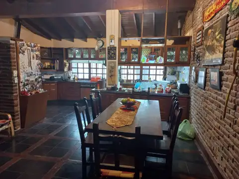 Casa en venta - 3 Dormitorios 5 Baños - Ciudad Evita