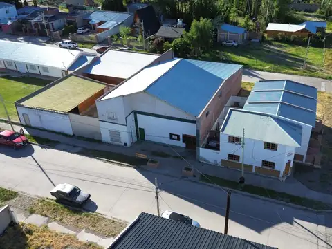 Galpón + Local Comercial