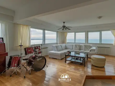 Departamento cuatro ambientes frente al mar
