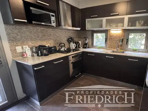 Casa en Venta con 5 cocheras