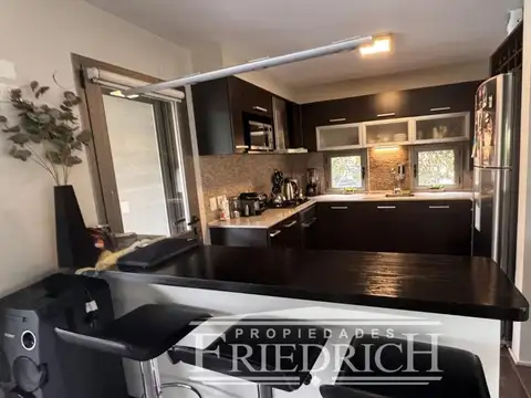 Casa 4 ambientes con 3 baños