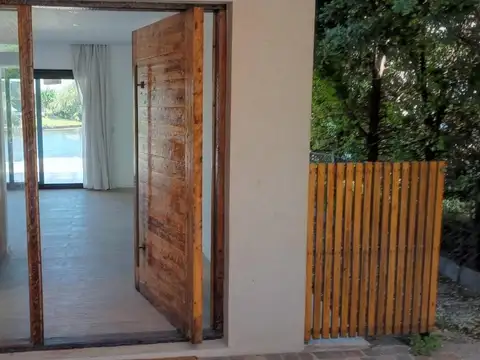 Casa en Venta con 4 cocheras