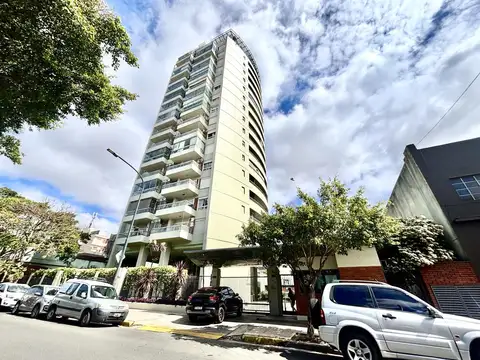Venta Dúplex 7 Ambientes con Vista abierta, Piscina y Cochera en Mataderos