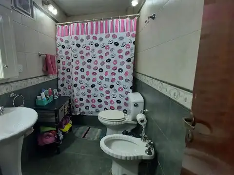 Casa 5 ambientes con 1 baño
