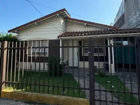 CASA AMERICANA 3 AMBIENTES EN VENTA - QUINCHO Y PISCINA - CO