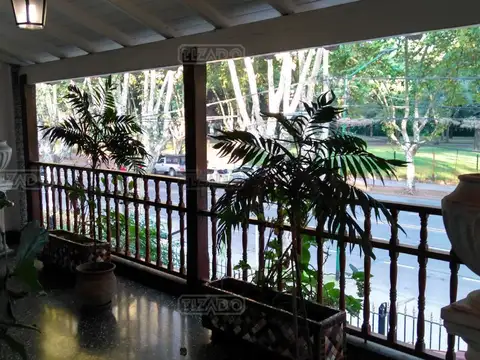 Casa 7 ambientes con 5 baños