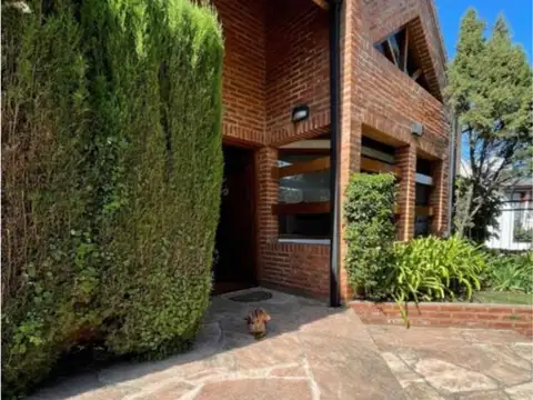 Alquiler Chalet 4 amb. Barrio San Carlos