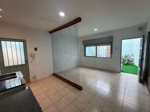 Venta  monoambiente con patio, terraza y parrillero - Cinco Esquinas, Rosario