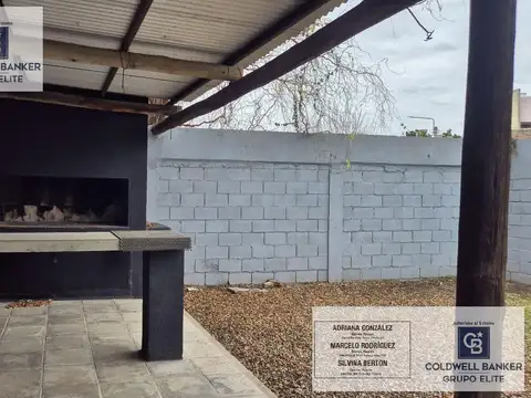 Casa en Alquiler con 1 cochera