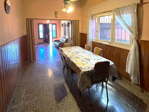 Casa 5 ambientes con 2 baños