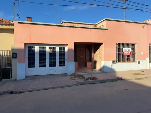 VENTA Casa Céntrica en S.A. de Areco