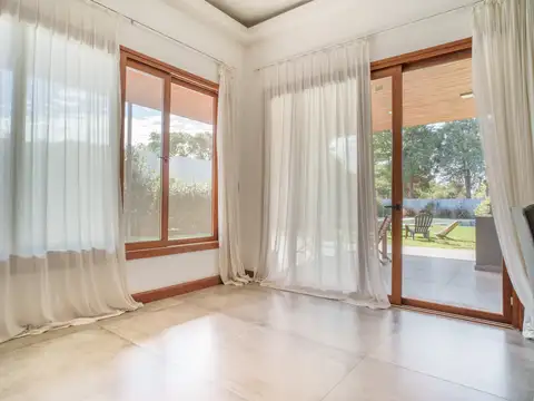 Casa en Venta en Cañuelas Country Golf, USD 730.000