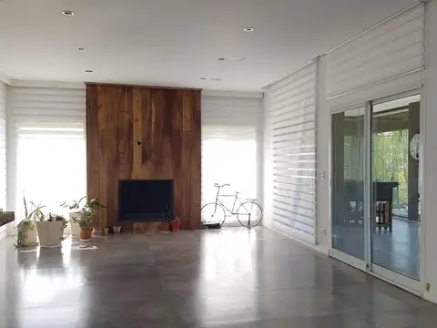 Casa en Venta con 4 cocheras