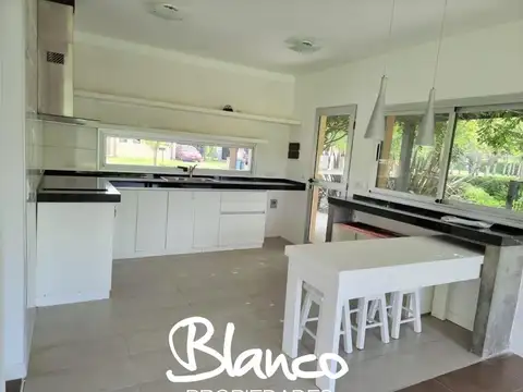 Casa en Venta en Pilar del Este - Los Jazmines, USD 320.000