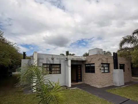 Casa con Pileta en venta en Parque Siquiman