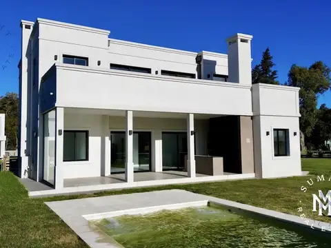 Casa 6 ambientes con 4 baños