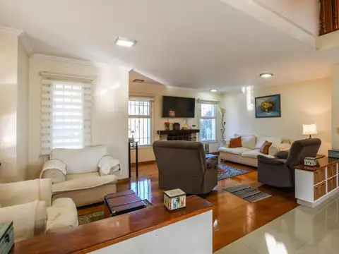 Casa en venta con piscina en Pérez