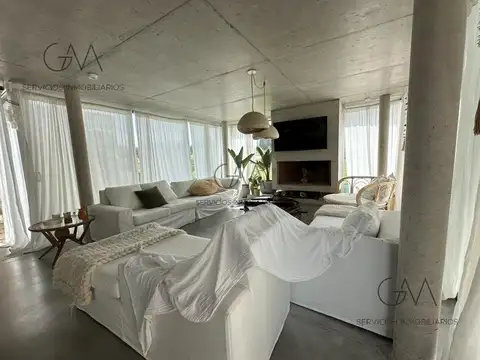 Casa 4 ambientes con 3 baños