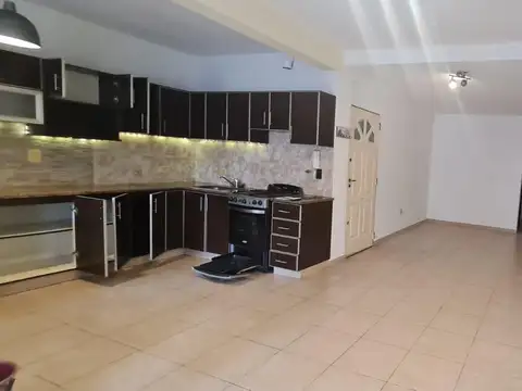Depto Tipo Casa en Venta en Ramos Mejia Sur, USD 125.000