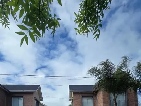 Depto Tipo Casa en Alquiler de 3 ambientes