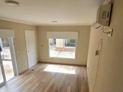 Depto Tipo Casa en Alquiler con 2 cocheras