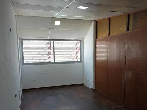 Colon 100, Piso 4