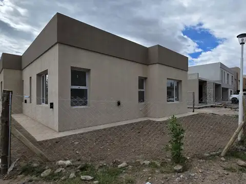 Casa en Alquiler en Plottier, $ 2.900.000