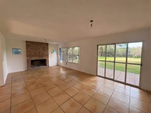 B° Los Ángeles (Ingeniero Maschwitz) Casa 3 dorm.+ Playroom. Amplio jardín. Parrilla. Lote 480 m2