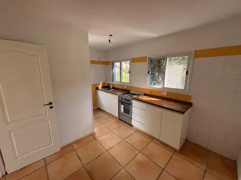 Casa 5 ambientes con 2 baños