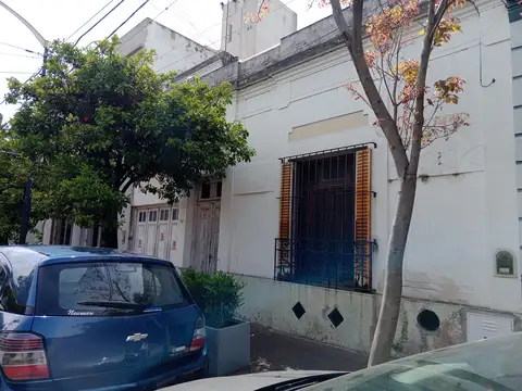 San Fernando    CENTRICO  Casa antigua HECHA TODO A NUEVO   3 amb. cochera jardin