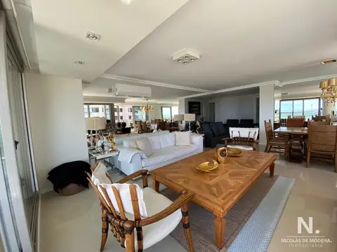 Departamento en Venta de 4 dormitorios